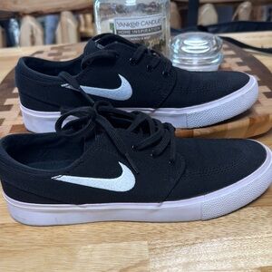 Nike SB Black Sneakers